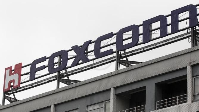 Foxconn Helps Sharp Stay Alive In The Share Market