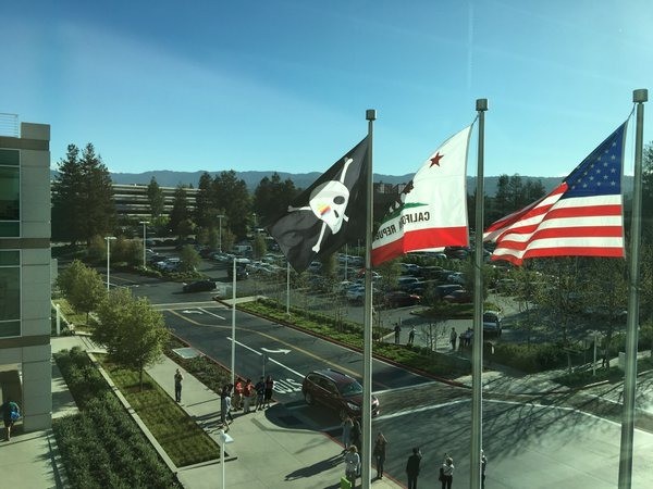 Marking The 40th Birthday, Apple Hoists The Pirate Flag