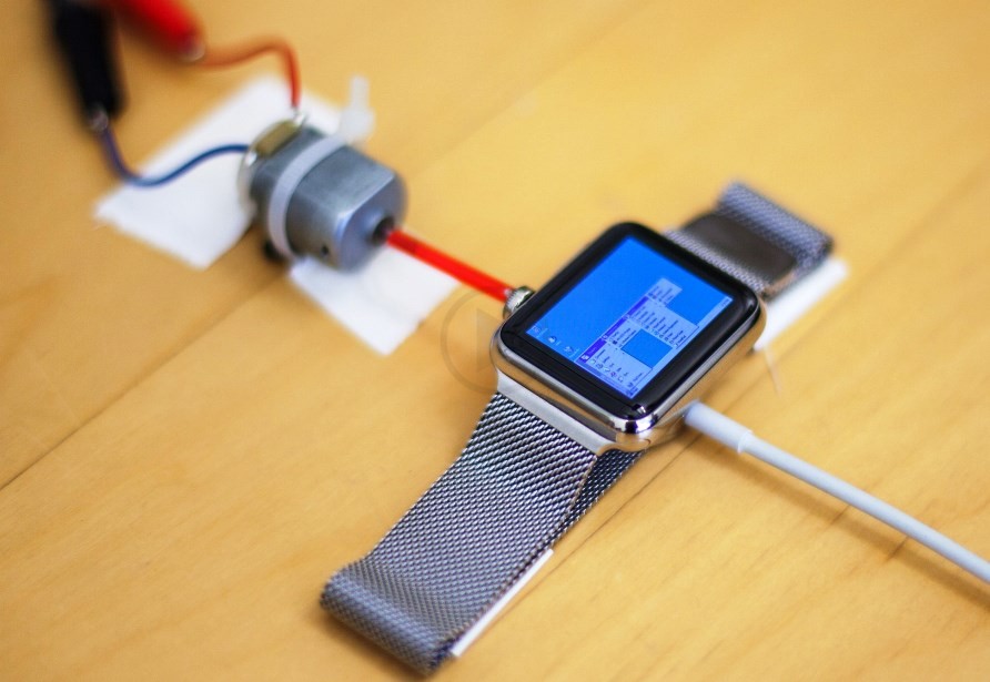 Developer Hacks iWatch To Boot With Windows 95