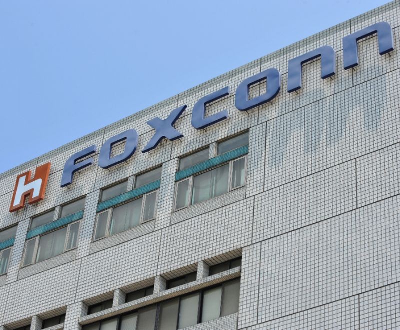 FoxConn Replaces Sharp, Apple Gets Worried