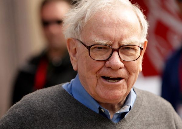 Warren Buffett Invests 1 Billion Dollars In Apple Shares