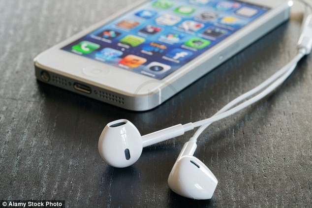 Apple Plans to Drop Lightning Headphones in iPhone 7 Box