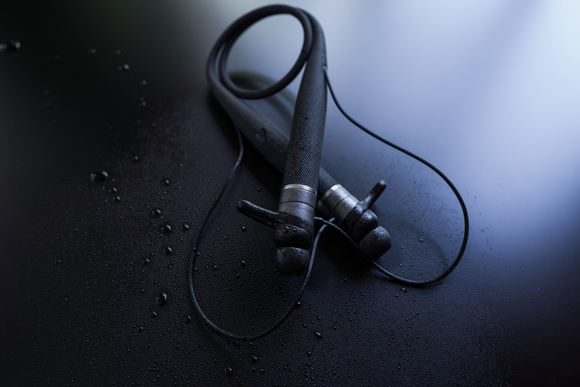 Vi ‐The Fitness Coach Sits in Your Ear