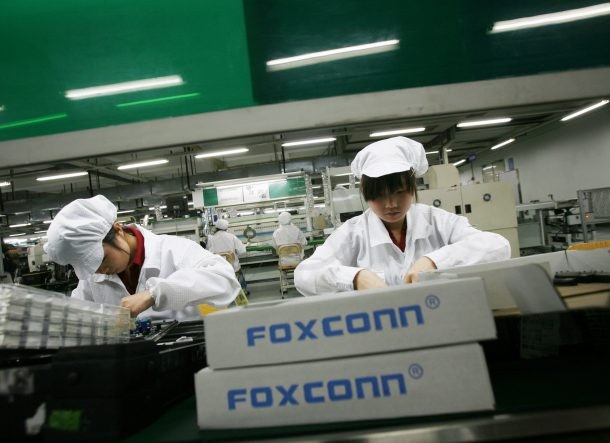 FoxConn Employs Robots, Lays off Half of Their Workforce