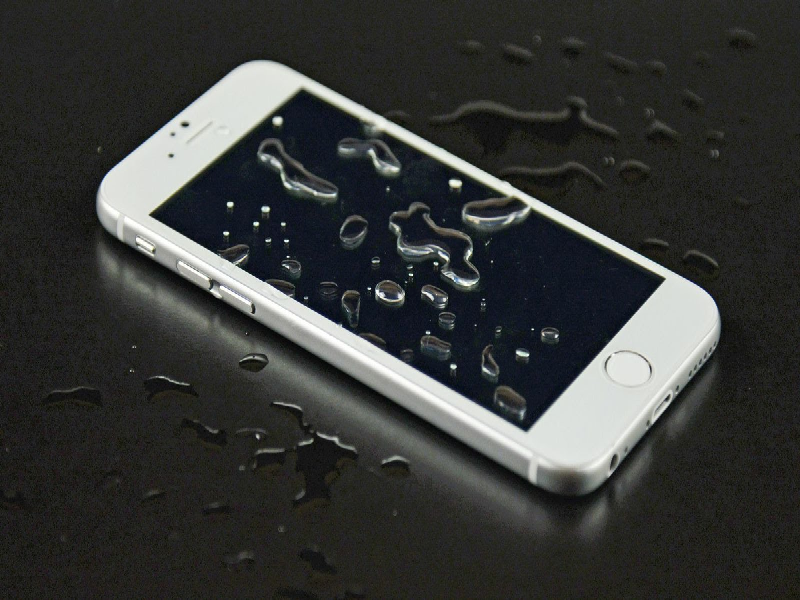 Apple Working Upon Water Sensitivity of Devices