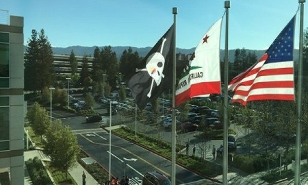 Marking The 40th Birthday, Apple Hoists The Pirate Flag