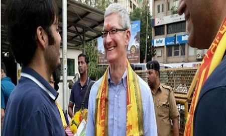 Tim Cook Announces His VR Plan during India Trip